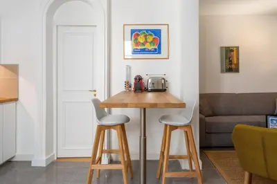 Coin salon dans l'établissement Appartement du Marché St Honoré - Welkeys