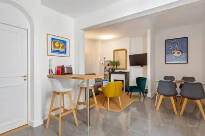 Cuisine ou kitchenette dans l'établissement Appartement du Marché St Honoré - Welkeys