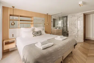 Un ou plusieurs lits dans un hébergement de l'établissement HIGHSTAY - Luxury Serviced Apartments - Place Vendôme