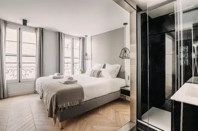 Un ou plusieurs lits dans un hébergement de l'établissement HIGHSTAY - Luxury Serviced Apartments - Place Vendôme