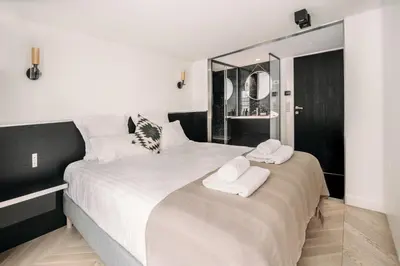 Un ou plusieurs lits dans un hébergement de l'établissement HIGHSTAY - Luxury Serviced Apartments - Place Vendôme