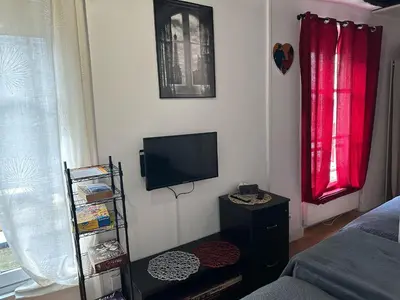 Télévision ou salle de divertissement dans l'établissement Mon Paris