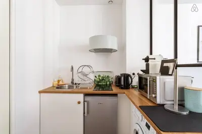 Cuisine ou kitchenette dans l'établissement Modern studio perfectly equipped and renovated