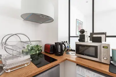 Cuisine ou kitchenette dans l'établissement Modern studio perfectly equipped and renovated