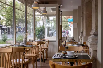 Restaurant ou autre lieu de restauration dans l'établissement Le Petit Beaumarchais Hotel & Spa