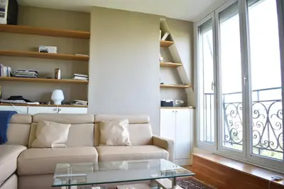 Coin salon dans l'établissement Fully Renovated Bright Studio With High View