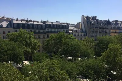 Vue générale sur Paris ou vue de la ville depuis l'appartement