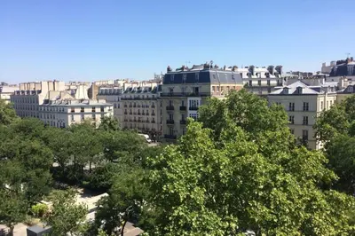 Vue générale sur Paris ou vue de la ville depuis l'appartement