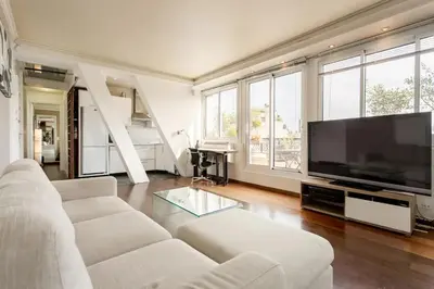Télévision ou salle de divertissement dans l'établissement Appart Terrasse Vue Tour Eiffel