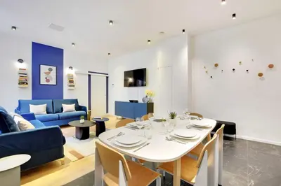 Télévision ou salle de divertissement dans l'établissement Modern apartment - 1BR-6P - AC - Marais