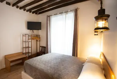 Un ou plusieurs lits dans un hébergement de l'établissement Hôtel Léonard de Vinci II