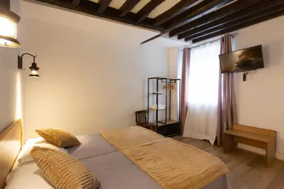 Un ou plusieurs lits dans un hébergement de l'établissement Hôtel Léonard de Vinci II