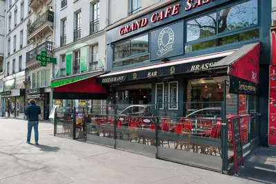 Clients de l'établissement Paris entre Opéra et Montmartre
