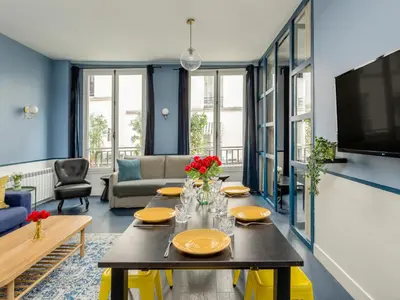Télévision ou salle de divertissement dans l'établissement Merveil - Luxury Suite - Marais - Saint Denis I