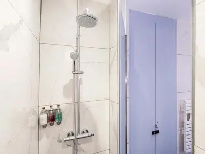 Salle de bains dans l'établissement Merveil - Luxury Suite - Marais - Saint Denis I