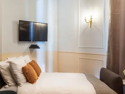 Télévision ou salle de divertissement dans l'établissement Merveil - Luxury Suite - Louvre - Aboukir I