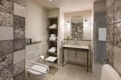 Salle de bains dans l'établissement Royal Madeleine Hotel & Spa