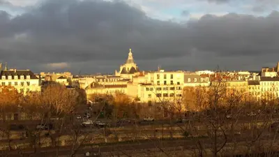 Vue générale sur Paris ou vue de la ville depuis l'appartement