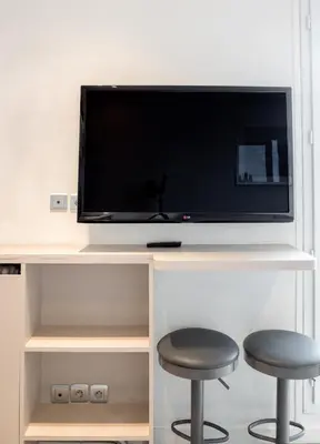 Télévision ou salle de divertissement dans l'établissement Habitat Parisien - Appartement Opéra Galeries Lafayette
