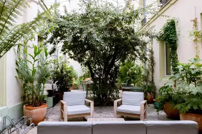 Jardin de l'établissement Kyriad Paris 10 - Canal Saint Martin - République