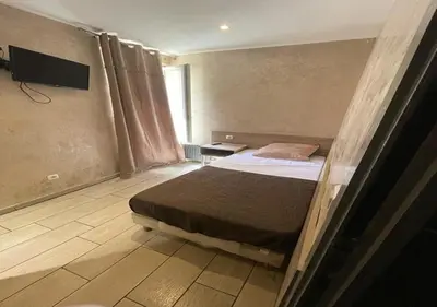 Un ou plusieurs lits dans un hébergement de l'établissement LPL Paris Hotel