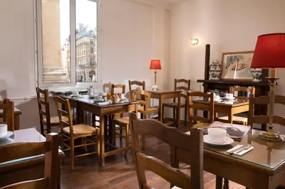 Coin salon dans l'établissement Hôtel Londres Saint Honoré