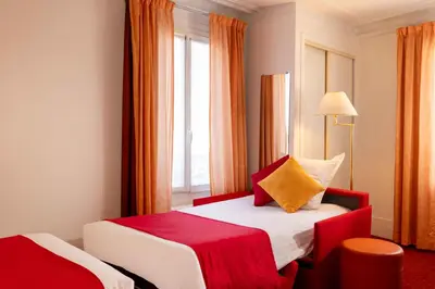 Un ou plusieurs lits dans un hébergement de l'établissement Hôtel Londres Saint Honoré