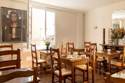Coin salon dans l'établissement Hôtel Londres Saint Honoré