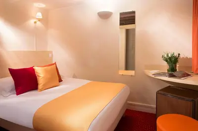 Un ou plusieurs lits dans un hébergement de l'établissement Hôtel Saint Roch