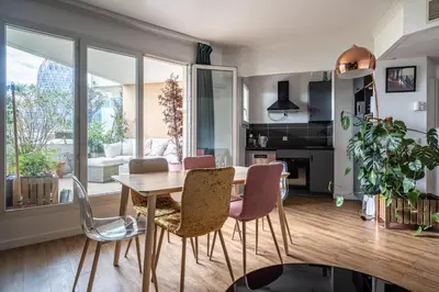 Cuisine ou kitchenette dans l'établissement F3 Terrasse La défense
