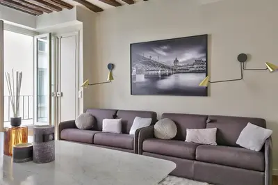 Coin salon dans l'établissement 70 - Authentic Parisian Flat