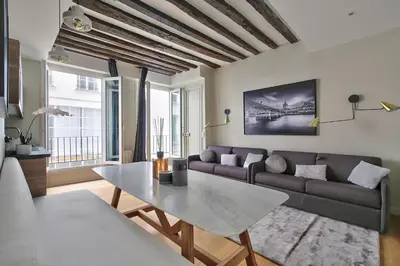 Coin salon dans l'établissement 70 - Authentic Parisian Flat