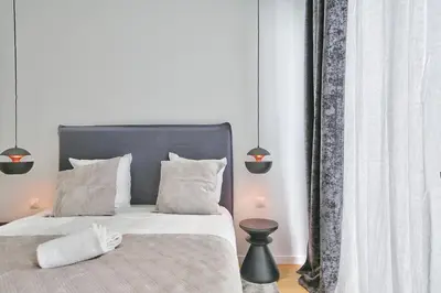 Un ou plusieurs lits dans un hébergement de l'établissement 69 - Authentic Parisian Home