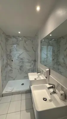 Salle de bains dans l'établissement Hotel Richmond Gare du Nord