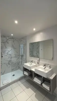 Salle de bains dans l'établissement Hotel Richmond Gare du Nord