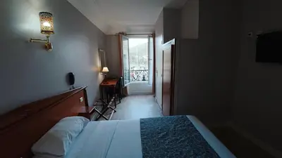 Télévision ou salle de divertissement dans l'établissement Hotel Richmond Gare du Nord