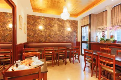 Restaurant ou autre lieu de restauration dans l'établissement Hotel Bellevue Saint-Lazare