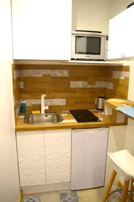Cuisine ou kitchenette dans l'établissement Le Poissonnière