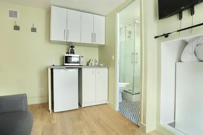 Cuisine ou kitchenette dans l'établissement Rent a Room - Cosy studio