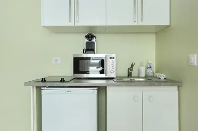 Cuisine ou kitchenette dans l'établissement Rent a Room - Cosy studio