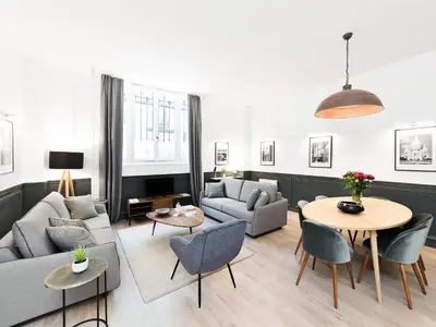 Coin salon dans l'établissement LivinParis - Luxury AC 3 Bedrooms République I
