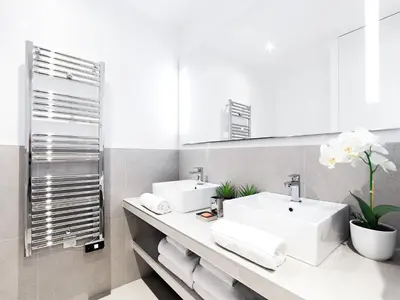 Salle de bains dans l'établissement LivinParis - Luxury AC 3 Bedrooms République I