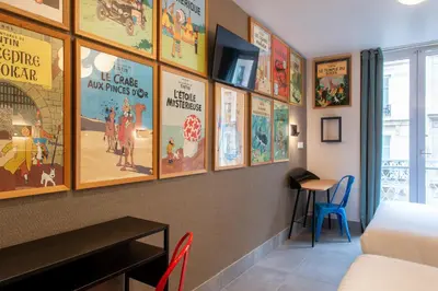 Télévision ou salle de divertissement dans l'établissement Hôtel de Roubaix