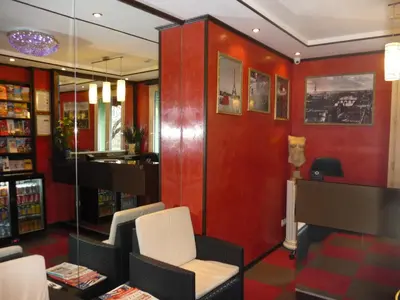Coin salon dans l'établissement Hôtel des Buttes Chaumont
