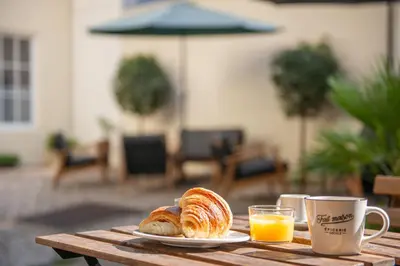 Options de petit-déjeuner proposées aux clients de l'établissement Hôtel Helzear Montparnasse by Esteem