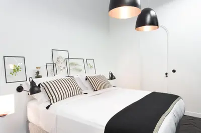 Un ou plusieurs lits dans un hébergement de l'établissement Habitat Parisien - 2BR-2BA - Aircon Loft Montorgueil