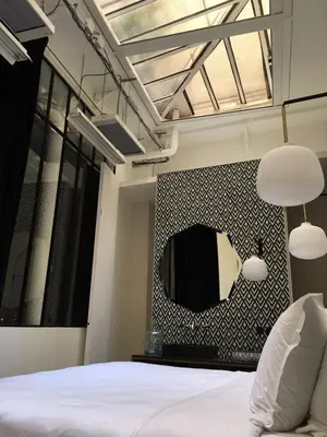 Un ou plusieurs lits dans un hébergement de l'établissement Habitat Parisien - 2BR-2BA - Aircon Loft Montorgueil