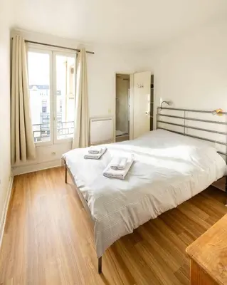 Un ou plusieurs lits dans un hébergement de l'établissement Well located apartment in Paris