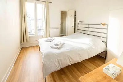 Un ou plusieurs lits dans un hébergement de l'établissement Well located apartment in Paris
