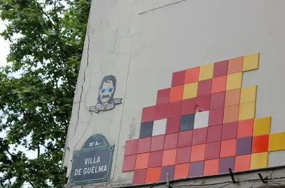 Certificat, récompense, panneau ou autre document affiché dans l'établissement Pigalle Montmartre - 2 minutes de la station Métro Pigalle - Studio de 25 m2 - 2 lits simples type gigogne pour 2 pers-Zone Très touristique - Cabaret Moulin Rouge à 200 m,Café Aux Noctambules,Cabaret chez Michou Restaurant Bouillon Pigalle,Théâtre de 10h